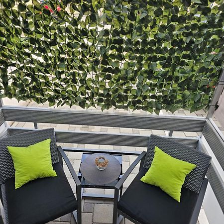 Apartments Lara Дрвеник Екстер'єр фото