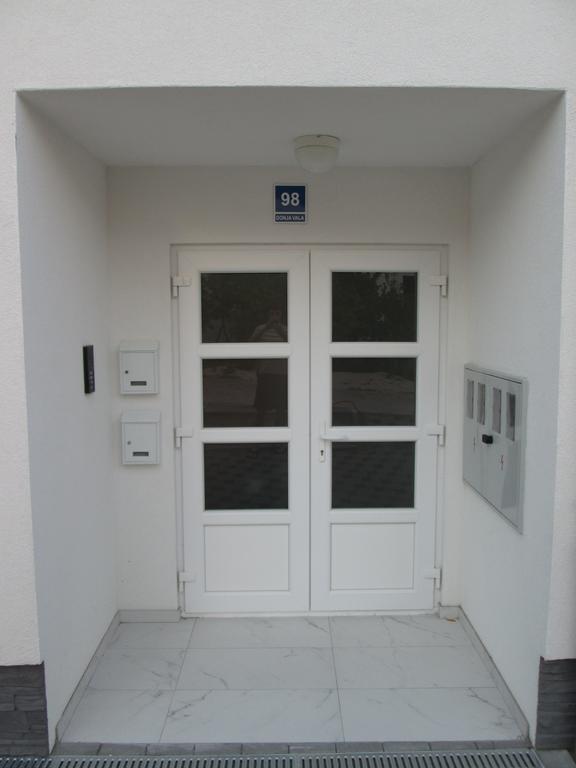 Apartments Lara Дрвеник Екстер'єр фото