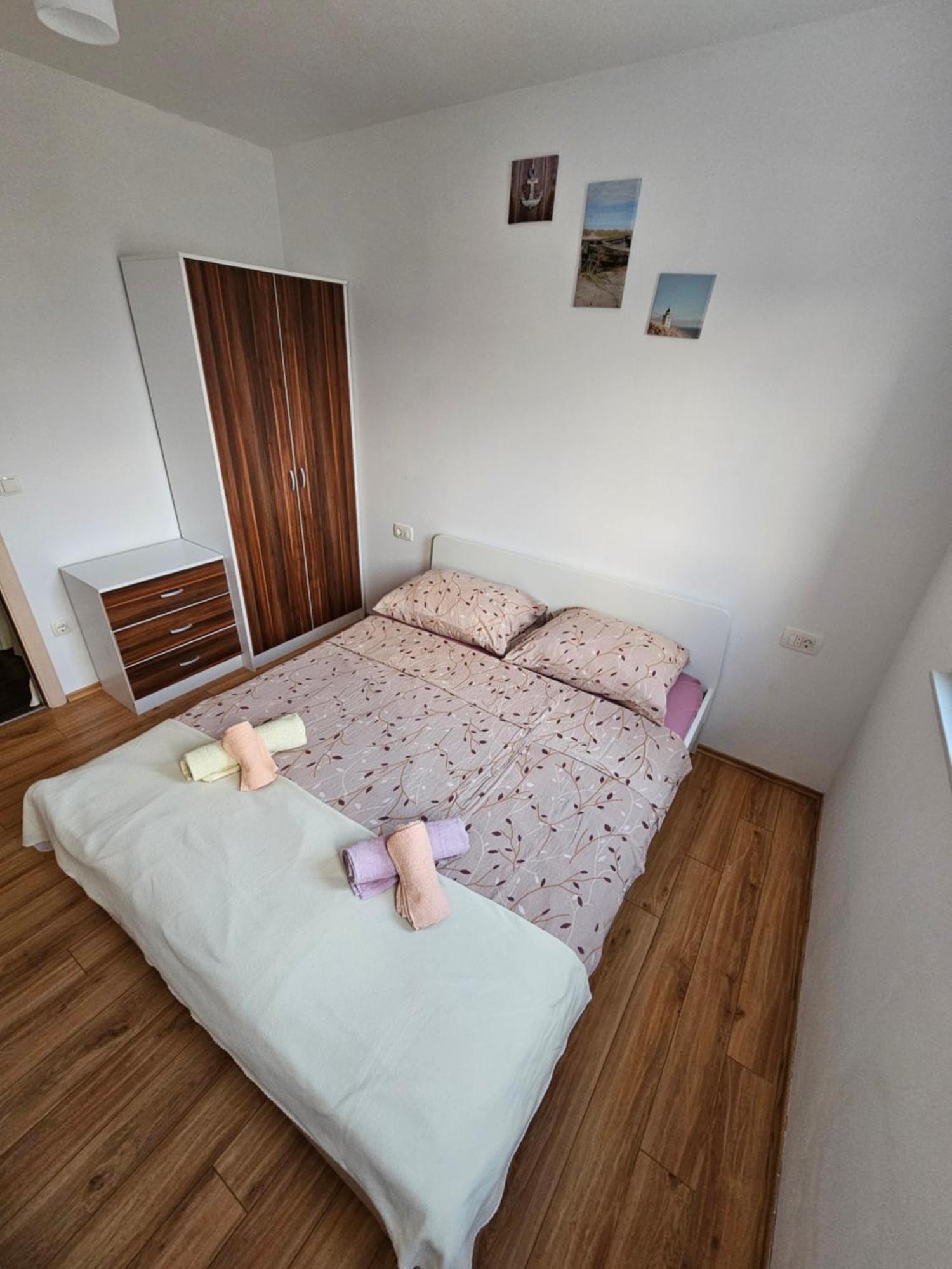 Apartments Lara Дрвеник Екстер'єр фото