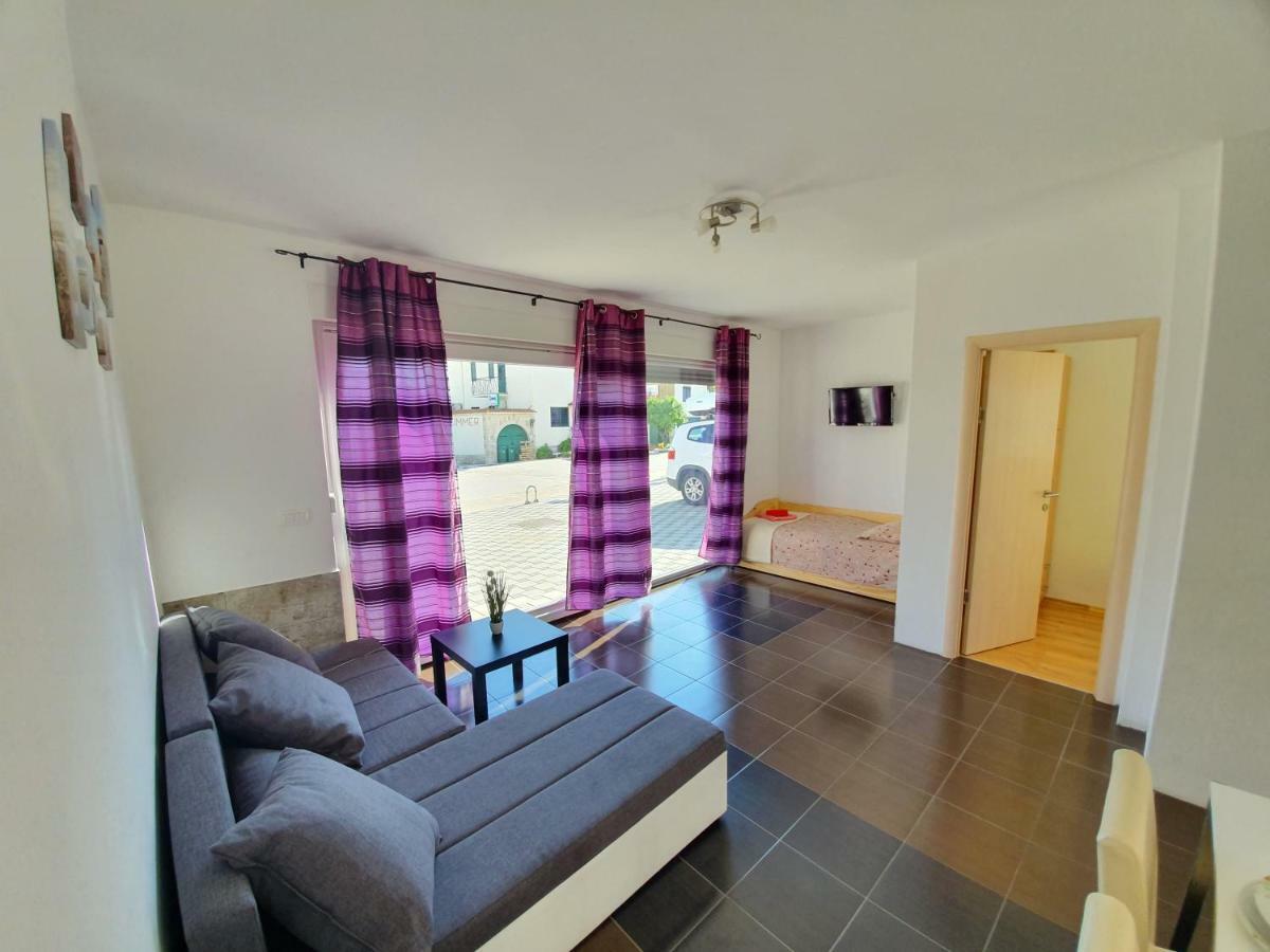 Apartments Lara Дрвеник Екстер'єр фото