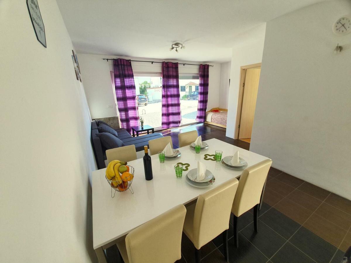 Apartments Lara Дрвеник Екстер'єр фото