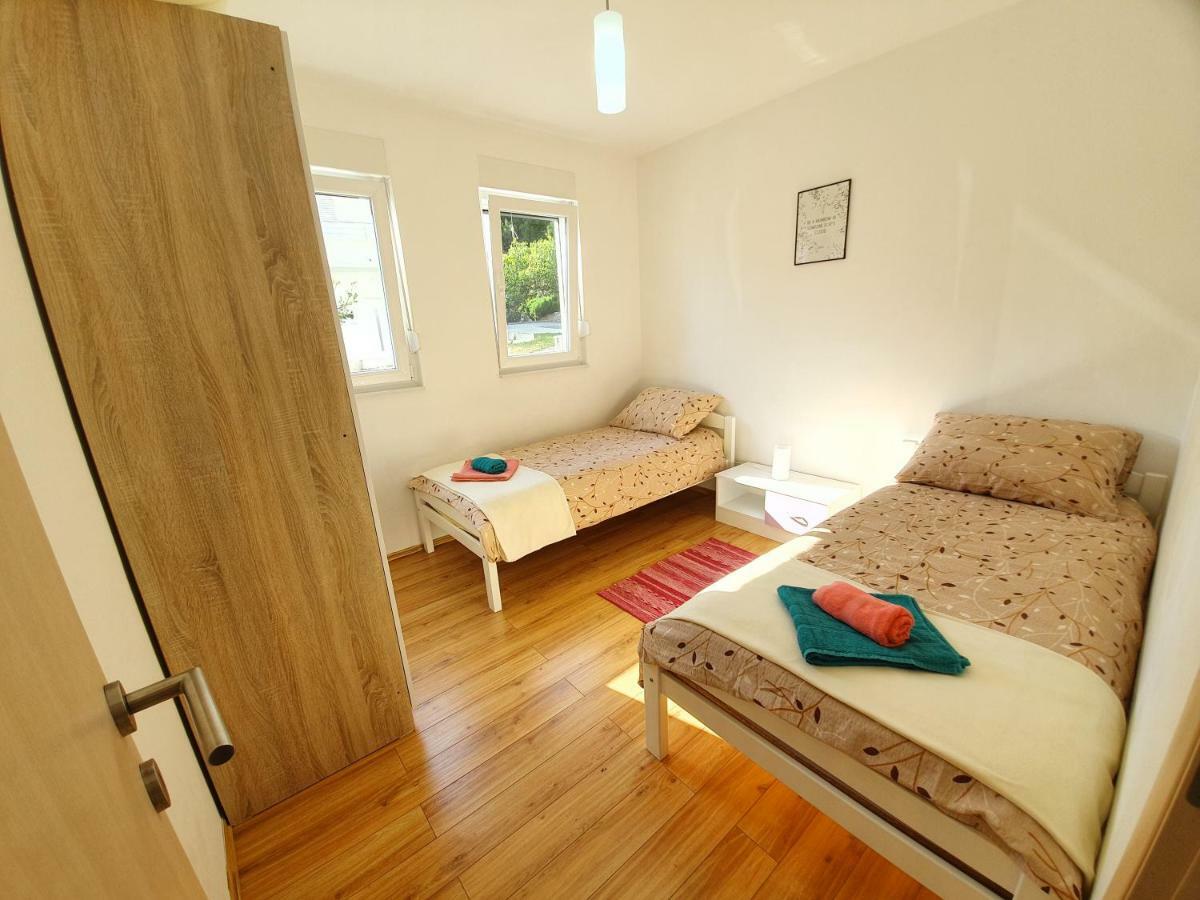 Apartments Lara Дрвеник Екстер'єр фото