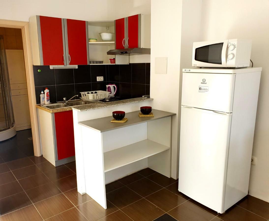 Apartments Lara Дрвеник Екстер'єр фото
