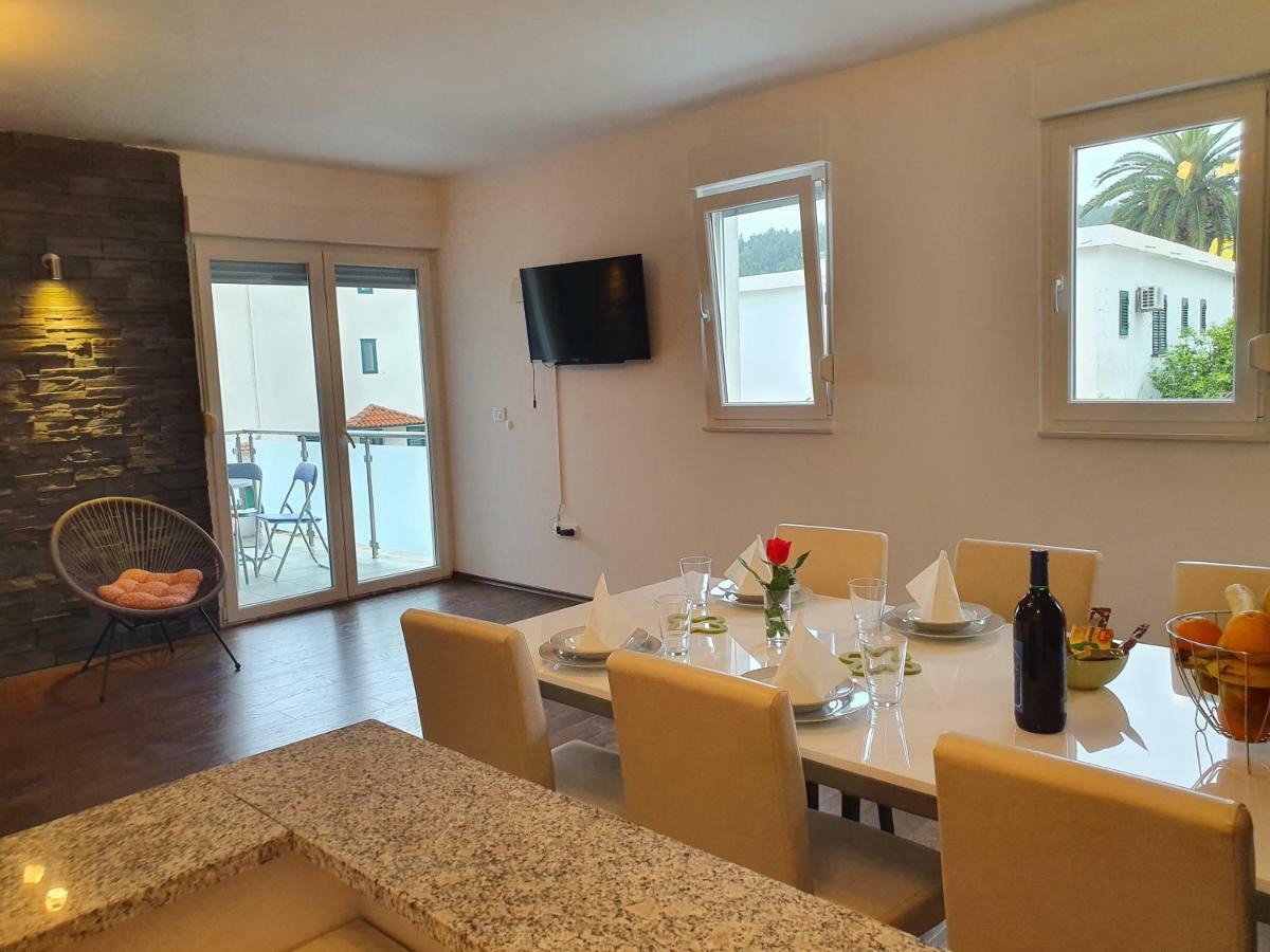 Apartments Lara Дрвеник Екстер'єр фото