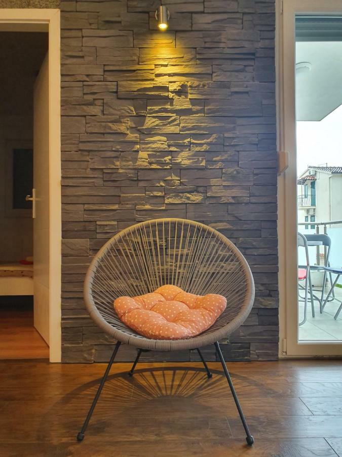 Apartments Lara Дрвеник Екстер'єр фото