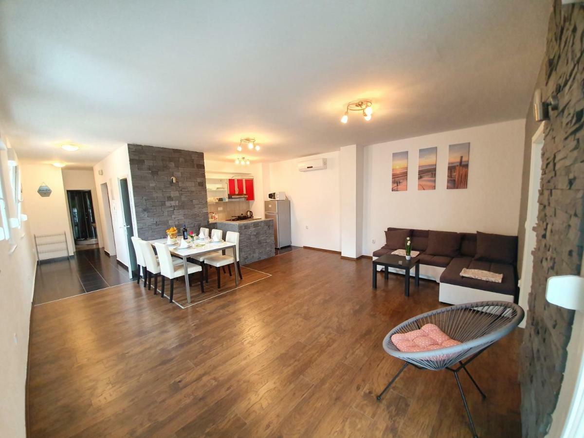 Apartments Lara Дрвеник Екстер'єр фото