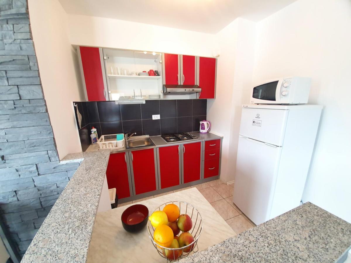 Apartments Lara Дрвеник Екстер'єр фото
