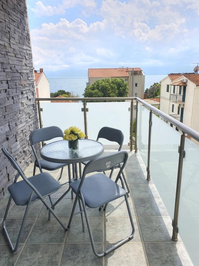 Apartments Lara Дрвеник Екстер'єр фото
