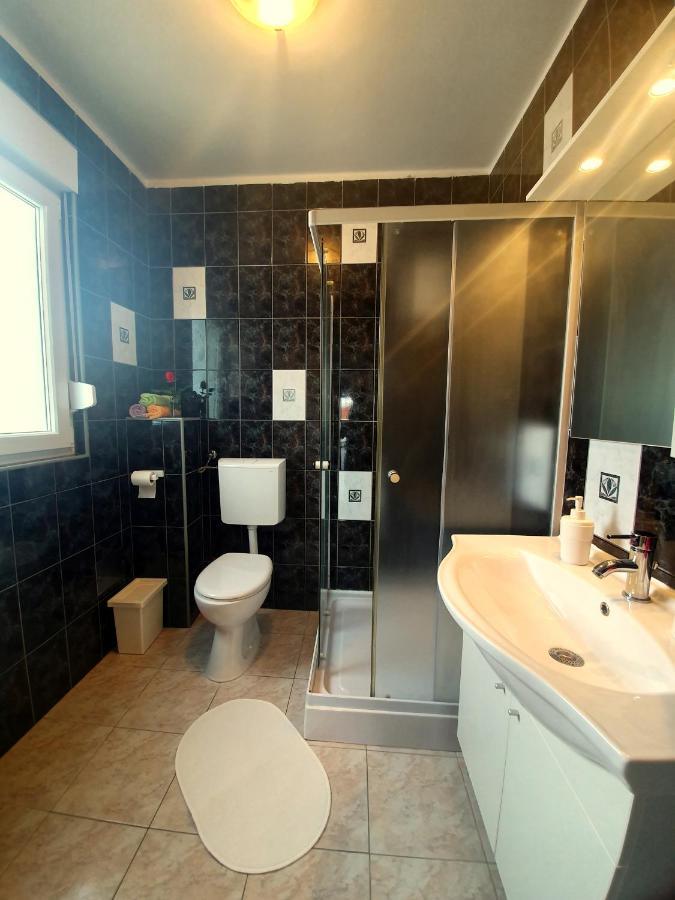 Apartments Lara Дрвеник Екстер'єр фото