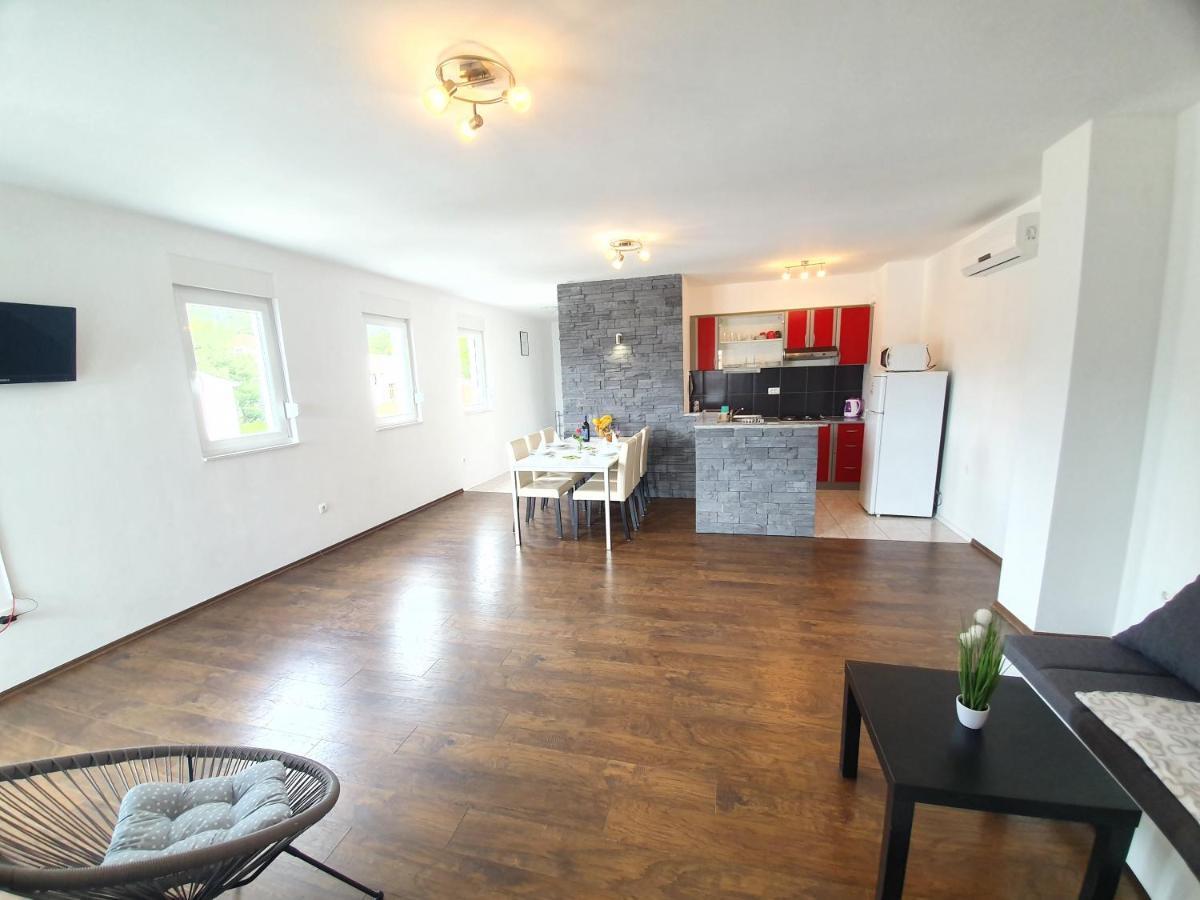 Apartments Lara Дрвеник Екстер'єр фото